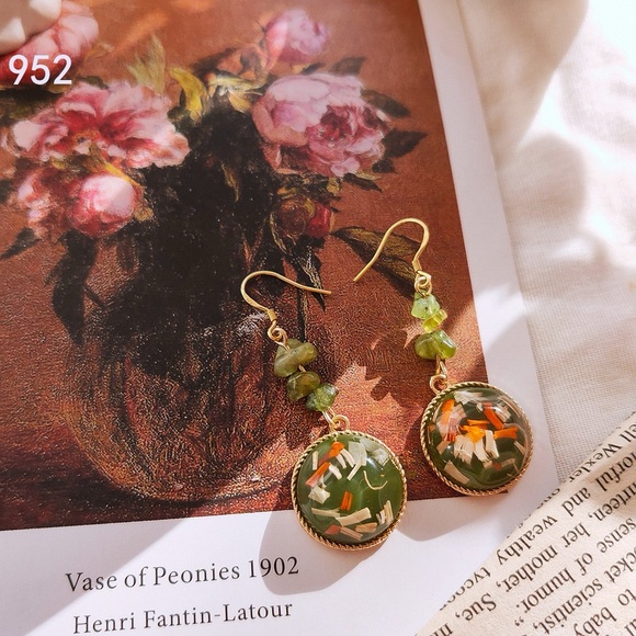 Jewelry - New Vintage Green and Gold Dangle Earrings